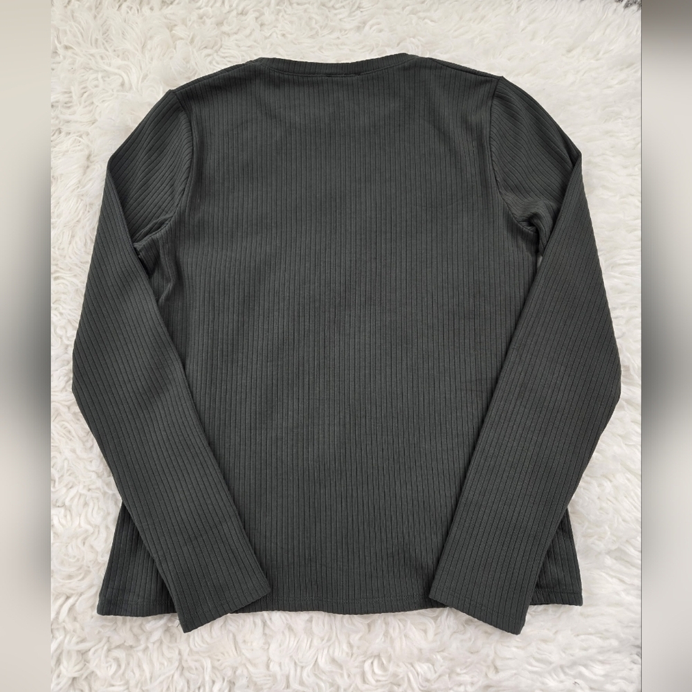 Splendid Size Small Long Sleeve Rib Tee. Olive Green. Good preowned condition. - Picture 3 of 7